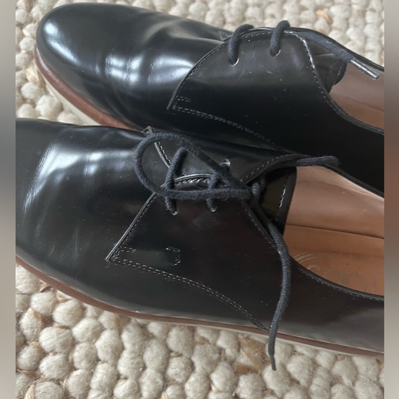 Tod’s Womens black oxfords size 39 EU/ 8 US - Picture 4 of 7